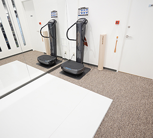 女性専用ストレッチスペース/振動マシン